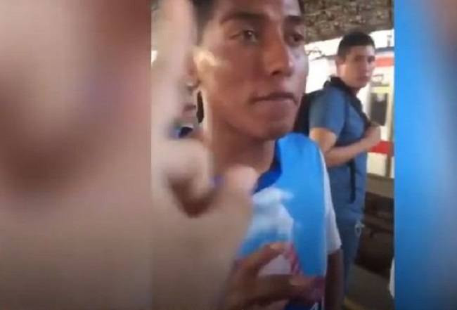 Mujer encara a joven que presuntamente  le tocó los glúteos en Metro de Monterrey