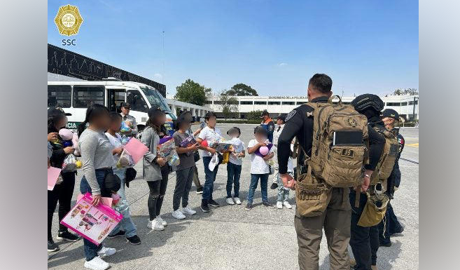 Cumplen sueño en CDMX a niñas y niños de ser policías por un día