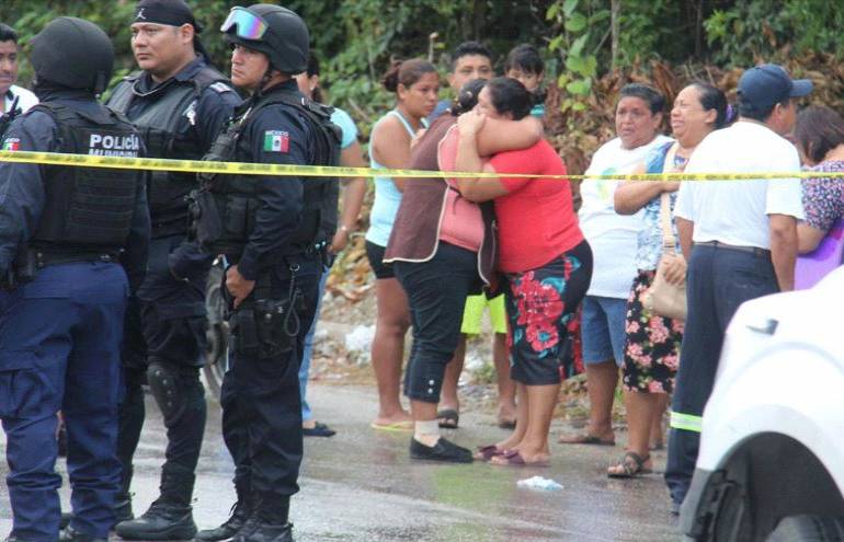 Muere niña atropellada por una combi en Cancún
