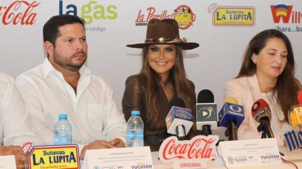 Vanessa Claudio pierde la corona como embajadora de la Feria Yucatán