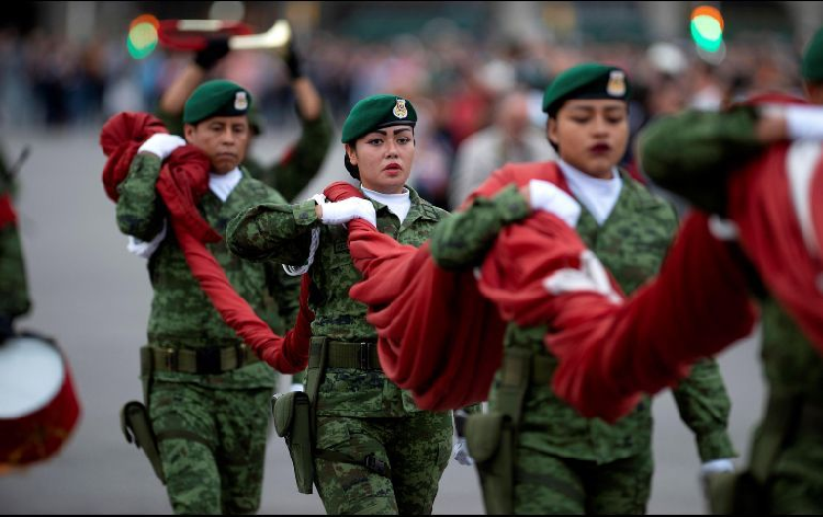 El PT propone servicio militar obligatorio para mujeres