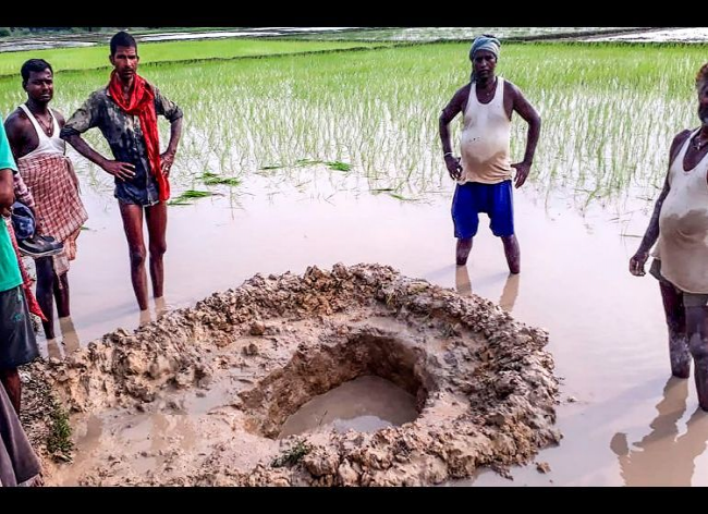 Huyen por la caída de un posible meteorito en India