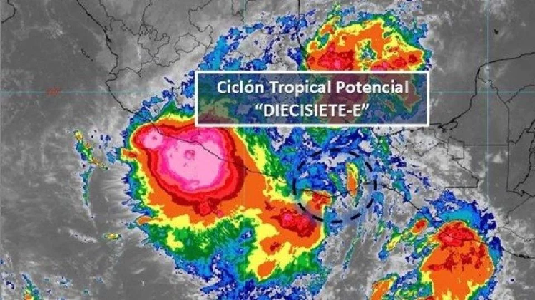 Ciclón Tropical 17-E ya tocó tierra en Oaxaca y prevén que evolucione