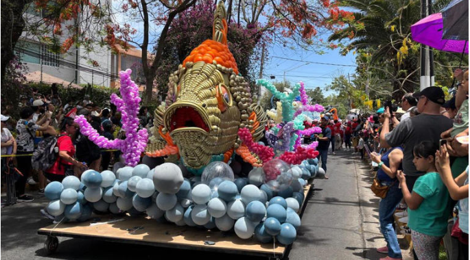 Guadalajara: Más de 50 mil asisten a la fiesta de globos y color