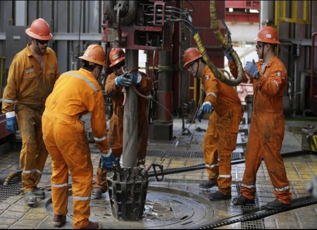 López Obrador reconoce caída en la producción petrolera en mayo