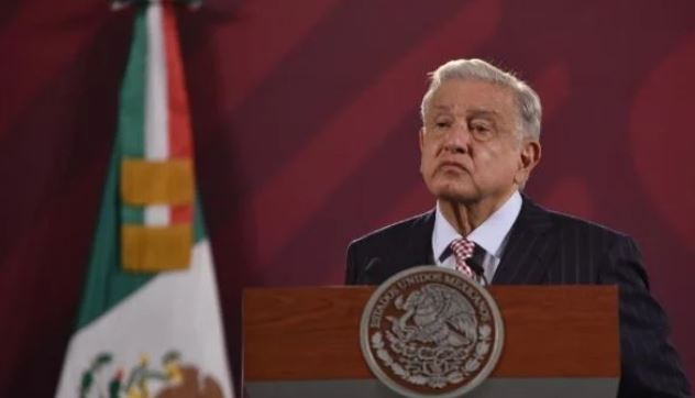 AMLO critica a la Corte por pedir información de ingenieros que hicieron el AIFA