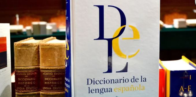 La RAE acaba de añadir estas 10 nuevas palabras al diccionario de la lengua española