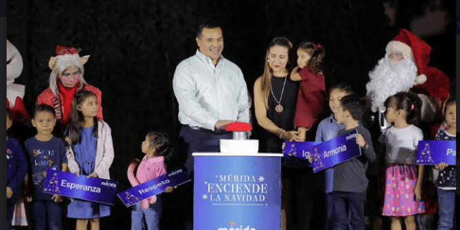 Ayuntamiento enciende la iluminación de Navidad en Mérida