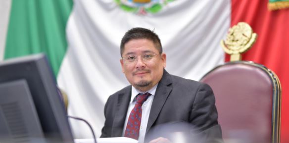 Diputado de Morena propone invadir España y hacer monarca a AMLO