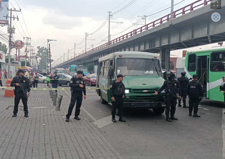 Detienen a 'sicarios' que asesinaron a mujer que iba en microbús