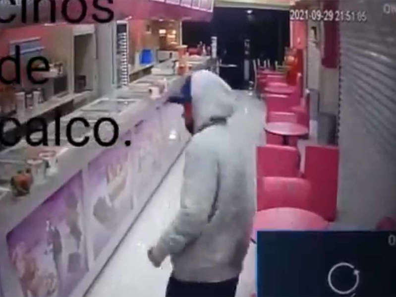 (VÍDEO) Sicario dispara contra UN joven en heladería de Iztacalco