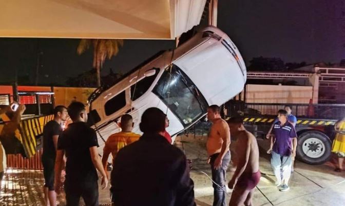 Caen 7 estudiantes al río Coatzacoalcos y mueren ahogados en fin de cursos