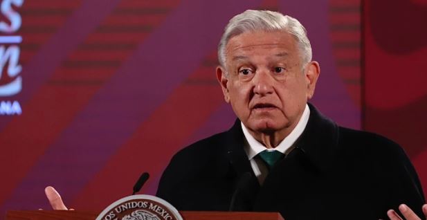 SIP exhorta a AMLO suspender "prácticas dañinas" contra periodistas en México