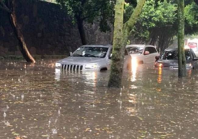 'Me apendejé' dice López Dóriga tras perder su Jeep en inundación
