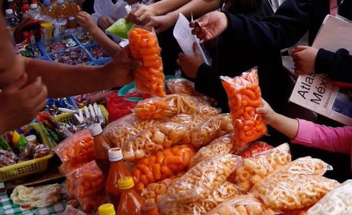 Buscan prohibir venta de productos chatarra a menores en Oaxaca