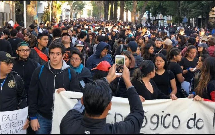 Mega marcha en Puebla para exigir seguridad, tras asesinato de tres universitarios