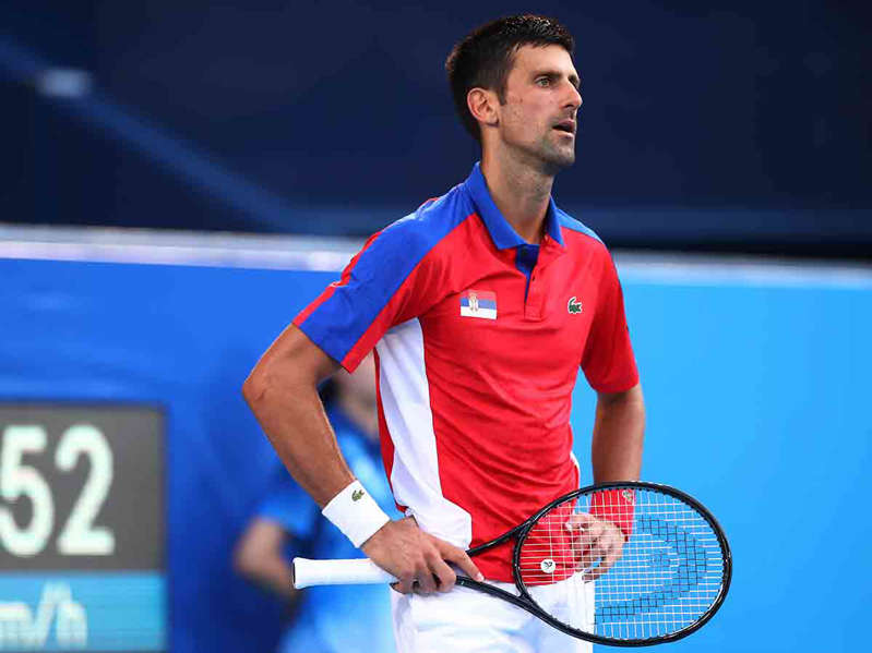 Tenista Novak Djokovic renuncia y regala una medalla a Australia