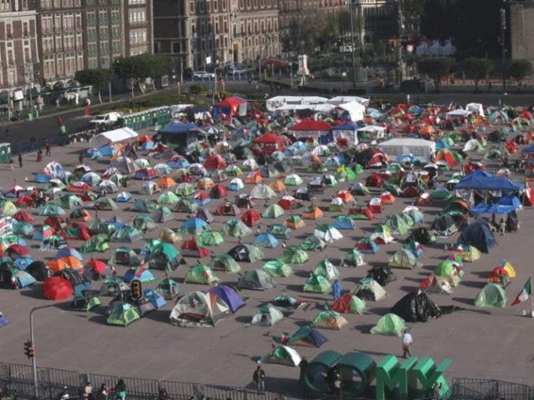 FRENAA informa de su retiro del zócalo de la Ciudad de México