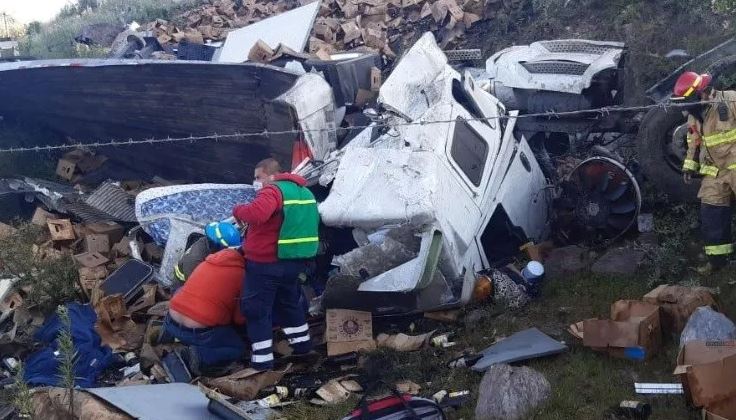 Vuelca camión cervecero en autopista Aguascalientes - León