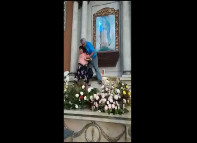 Detienen a mujer por golpear imagen de la Virgen de Guadalupe