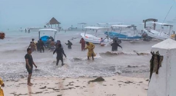 “Gamma” se fortalece al dejar Yucatán y salir al Golfo de México