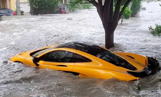 "Ian" acabó con su su McLaren P1un de aproximadamente $2 millones de dólares