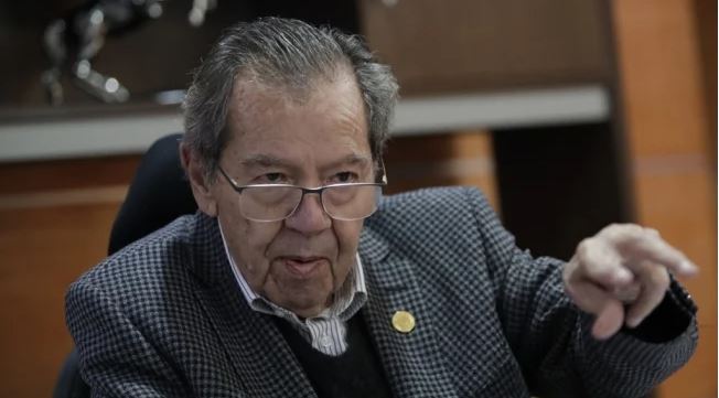 Muñoz Ledo, de Morena, rechaza dar facultades unipersonales López Obrador