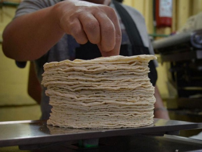 López Obrador dice que intervendrá para bajar precio del gas y tortillas