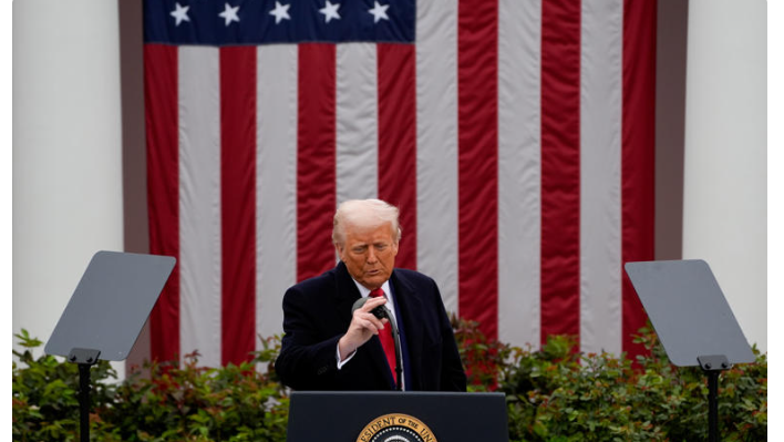 Peso Pluma y Natanael Cano bajo amenaza de Donald Trump; podrían perder visa