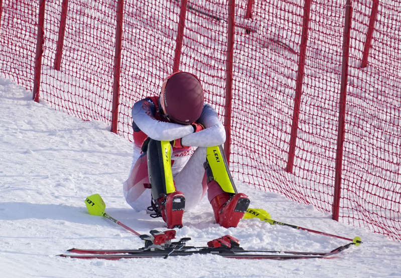 Escándalo en los Juegos de Invierno: Descalifican a 5 esquiadores por su vestimenta