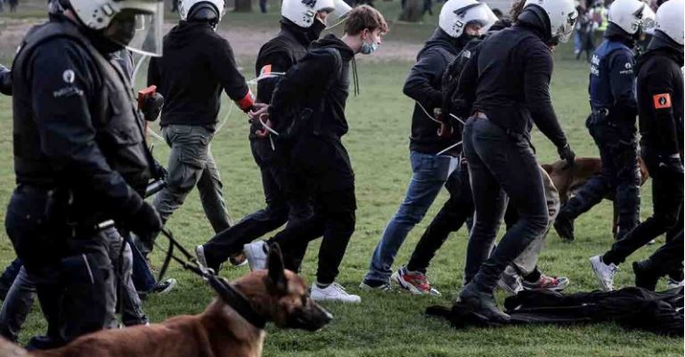 Bélgica: Jóvenes organizan "fiesta Covid" en parque