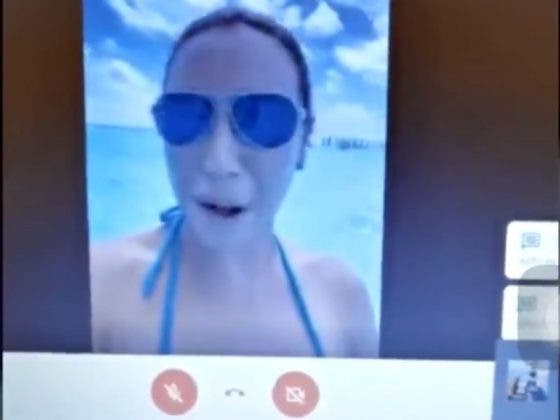 VÍDEO: Joven toma sus clases en línea desde las playas de Cancún y se vuelve viral