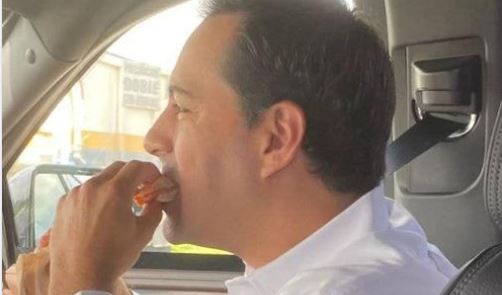 Se viraliza foto de Vila comiendo su torta; más tienditas quieren que las apoye así