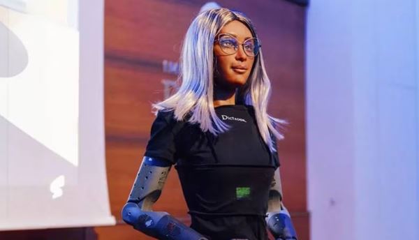 Mika, el primer robot con IA que se convierte en CEO de una empresa
