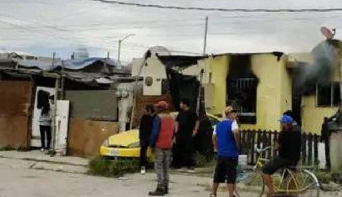 Encerró a sus hijos de 4 y 1 año para hospitalizar a su hermana y se incendia su casa