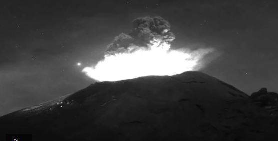 Explosión en el Popocatépetl dejó fumarola de 1.5 kms