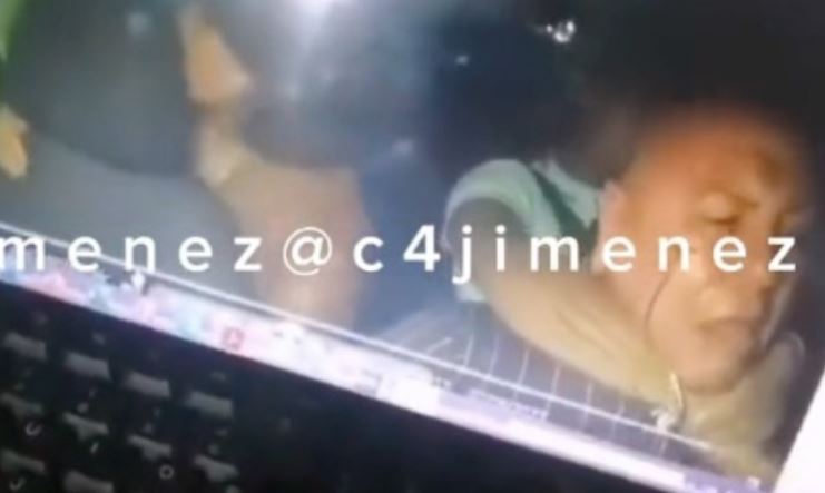 VIDEO: Menores asaltan, golpean y roban auto a chofer de taxi de app en Iztapalapa