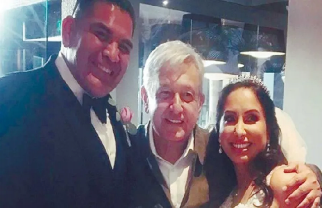 Sorprende AMLO  a pareja en su boda en hotel de Tijuana