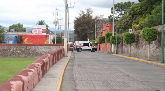 Adolescente sufre dificultades para respirar en plena calle por Covid-19