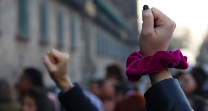 Covid-19 no frena protestas de feministas: realizan pintas en Palacio Nacional