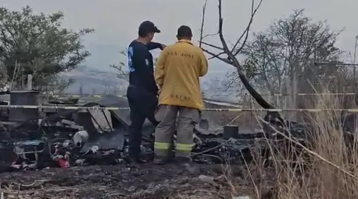 Muere abuelita con 7 de sus nietos en incendio de su choza de madera