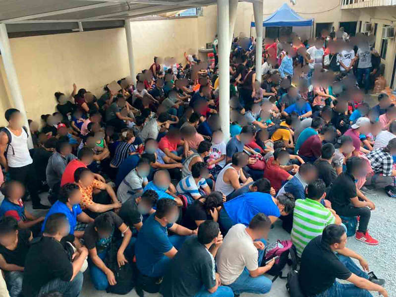 Querétaro: Muerte de menor delata a 327 migrantes hacinados en una bodega