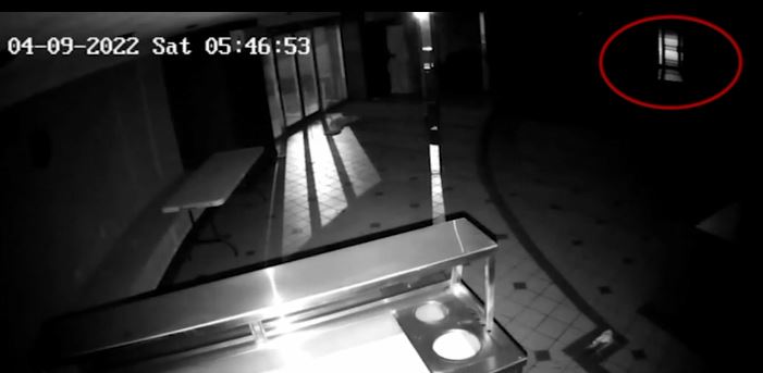 Video de motel donde hallaron a Debanhi capta a persona subiendo a auto