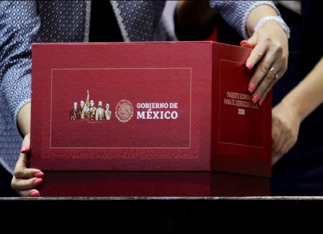 Gobierno de AMLO propone actualizar impuestos a refrescos y cigarros