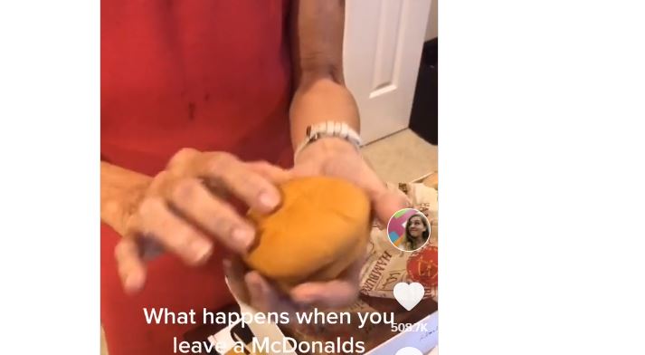 Guardó hamburguesa y papas fritas en su armario 24 años y lo muestra en TikTok