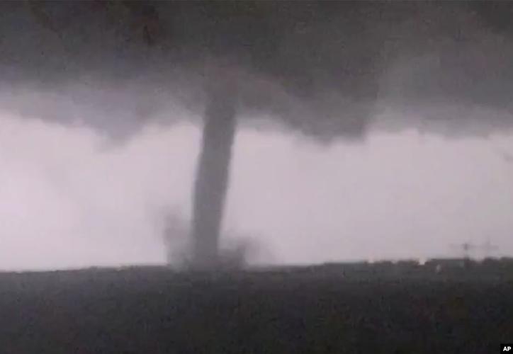 VIDEO: Potente tornado aterroriza a Dallas, Texas