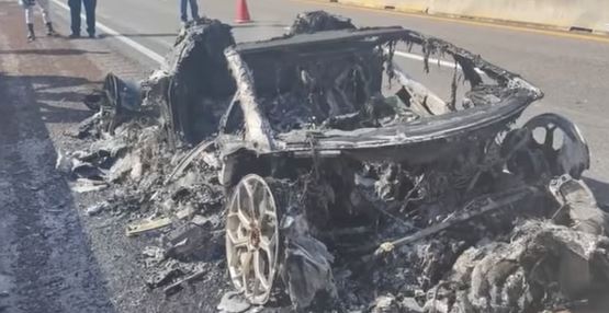Lamborghini se prende en llamas en Autopista del Sol