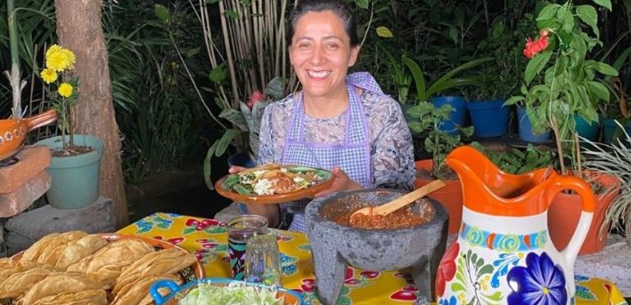 Tunden a extranjera que se quejó de la comida mexicana