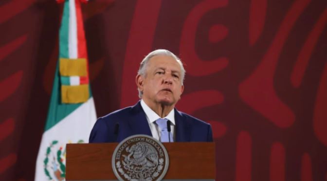 AMLO incrementó en $61,000 su salario, según se declaración patrimonial