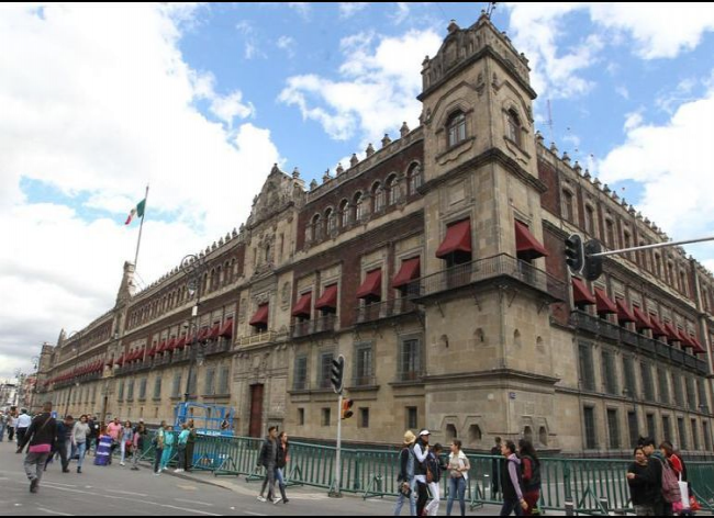 López Obrador y su familia se mudan a Palacio Nacional